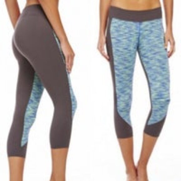 Fabletics Women’s Mid-rise Capri Leggings - Picture 1 of 8
